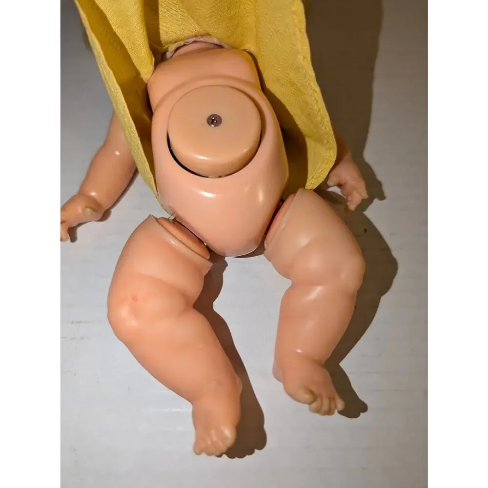 Adorable Ideal Belly Button Vintage Vinyl Baby “Me so silly” Green Eyes 9 in